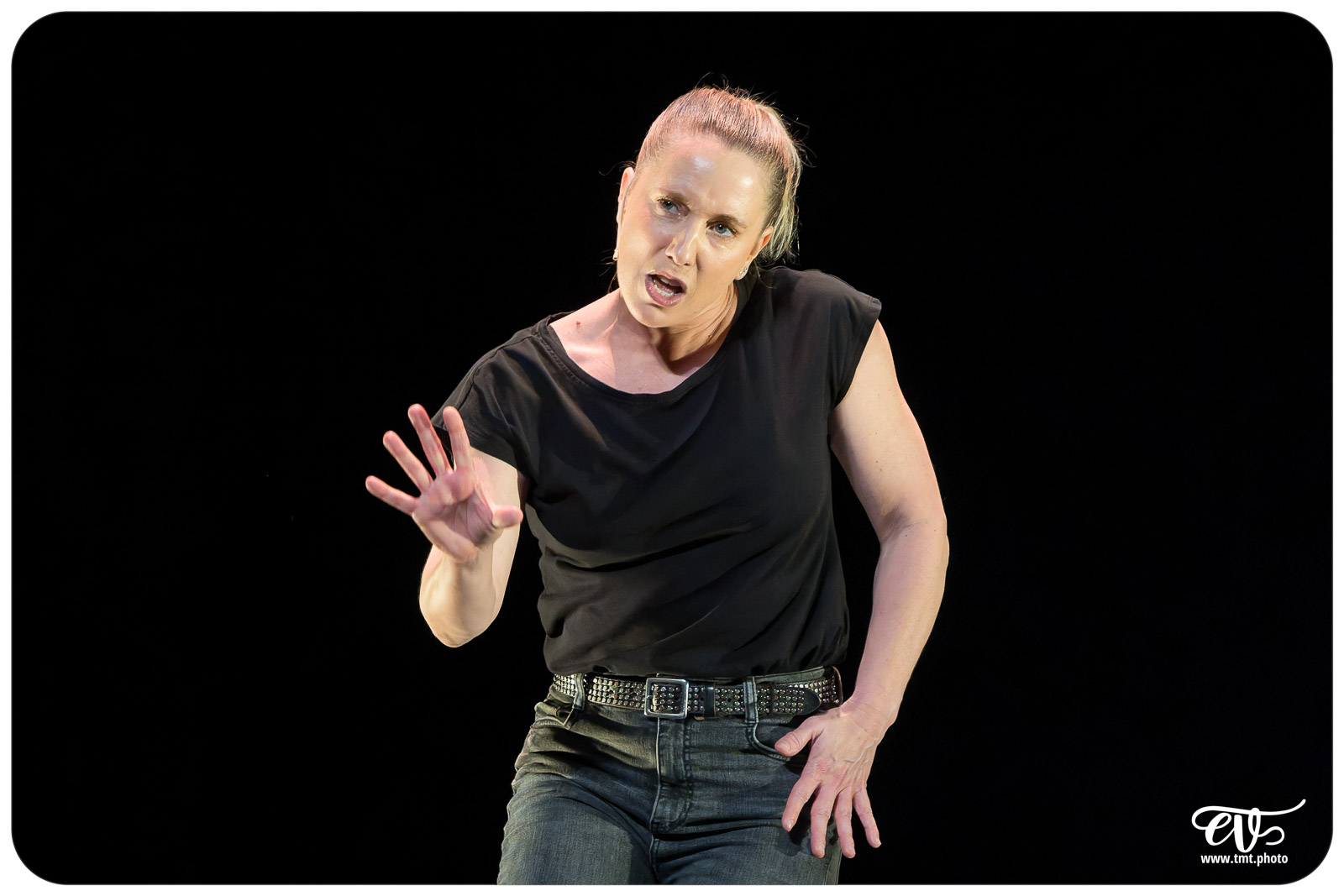 LES CHATOUILLES OU LA DANSE DE LA COLÈRE (ANDRÉA BESCOND)